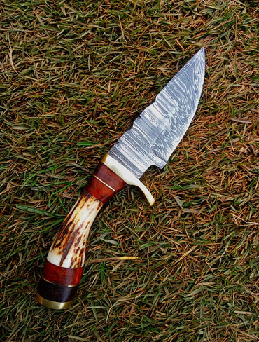 Custom Handmade Damascus Steel Blade Camping Skinner Knife Stage Handle