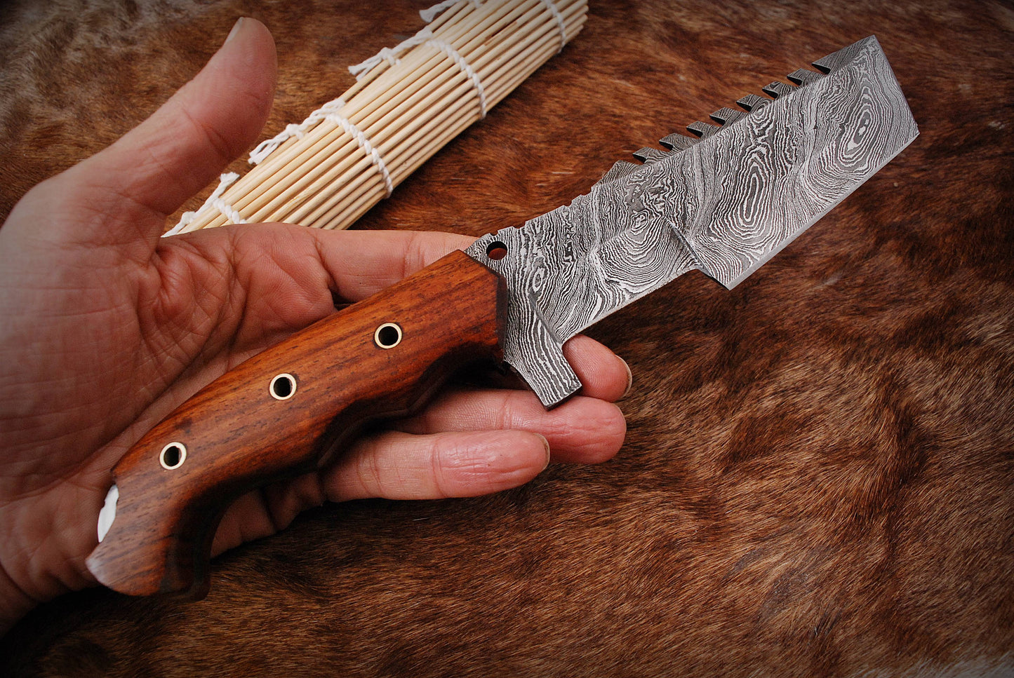 Tom Tracker Knife Forged Damascus Fixed Blade Hunting Skinning Knife Bull Cutter with Vertical Sheath