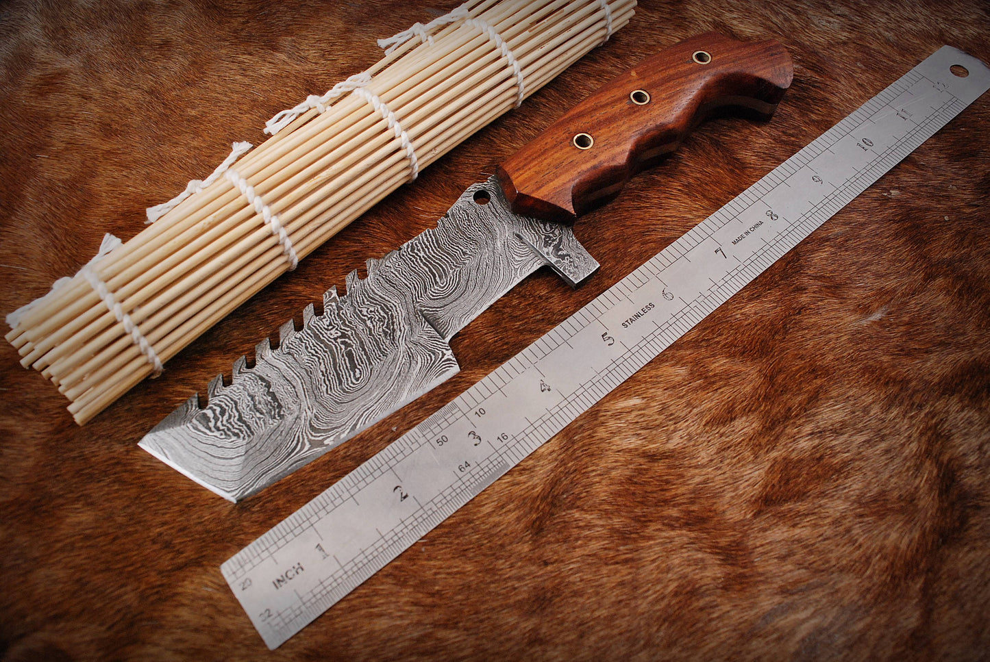 Tom Tracker Knife Forged Damascus Fixed Blade Hunting Skinning Knife Bull Cutter with Vertical Sheath