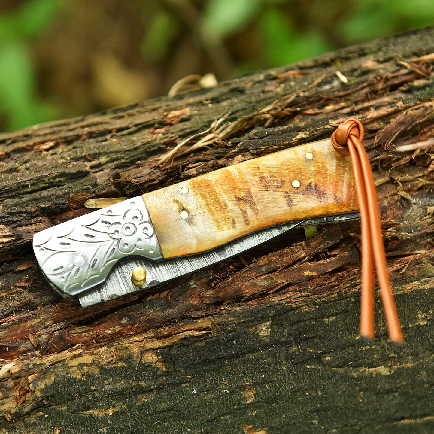 Luxury Handmade Folding Pocket Knife Damascus Blade Ram Horn Handle