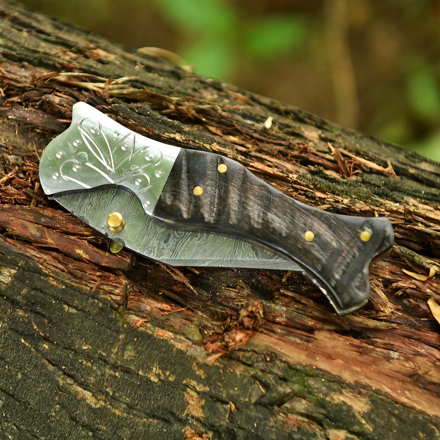 Damascus Steel Folding Blade EDC Pocket Hunting Knife Ram Horn Handle