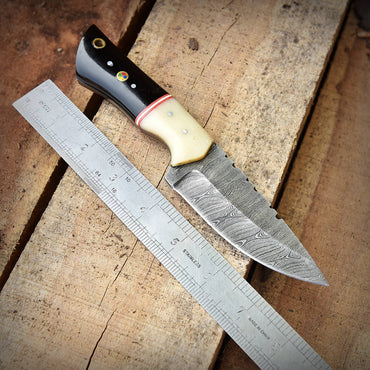 Custom Handmade Damascus Steel Blade Outdoor Hunting Skinner Knife