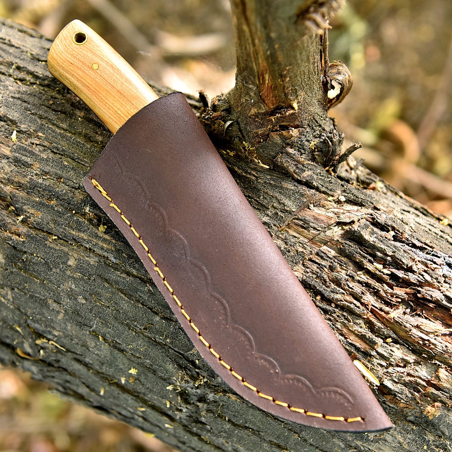 Hand Forged Damascus Steel Skinner Hunting Knife with Leather Sheath