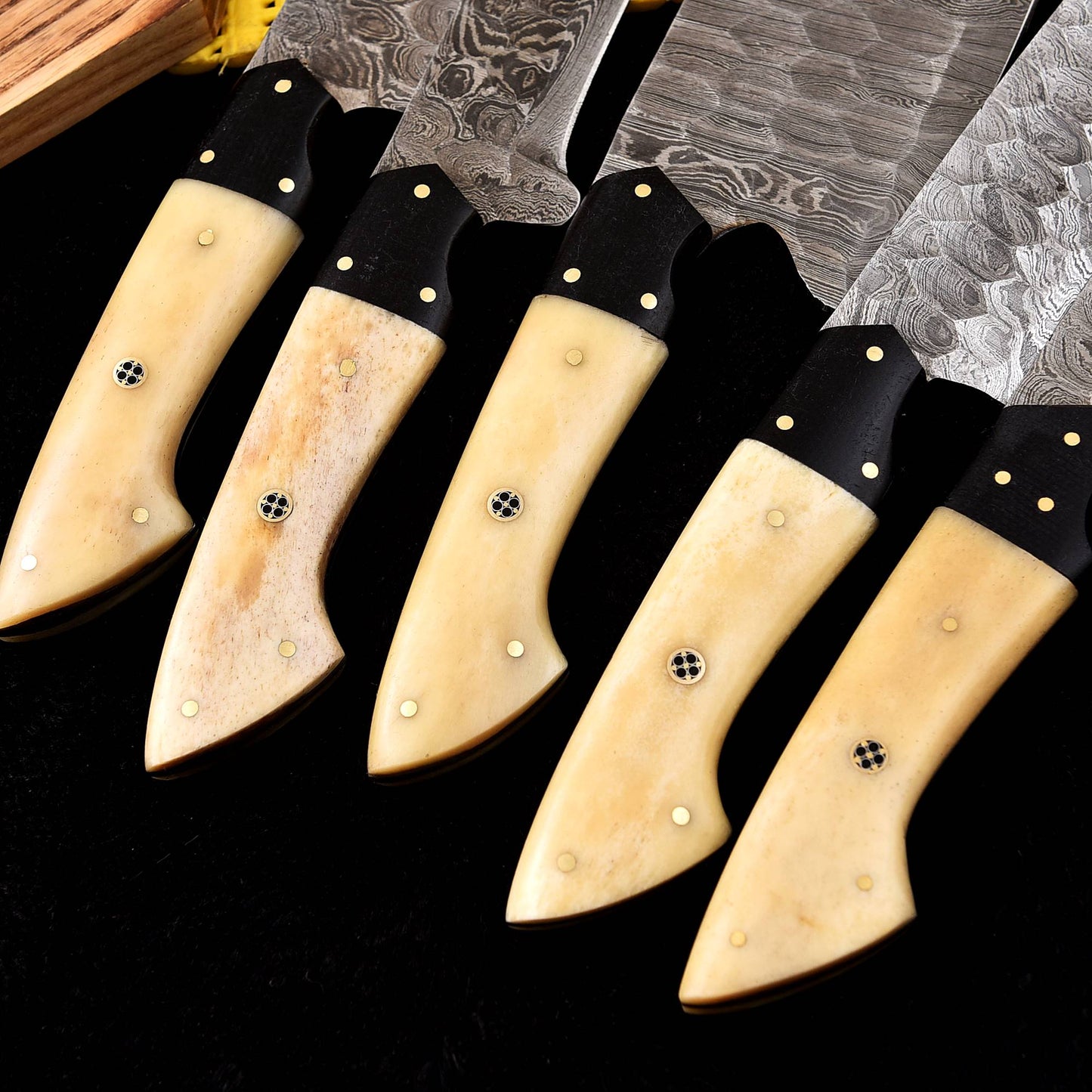 Masterfully Crafted Damascus Steel Chef's Knife Superior Quality for Professional Kitchen Knives X-221