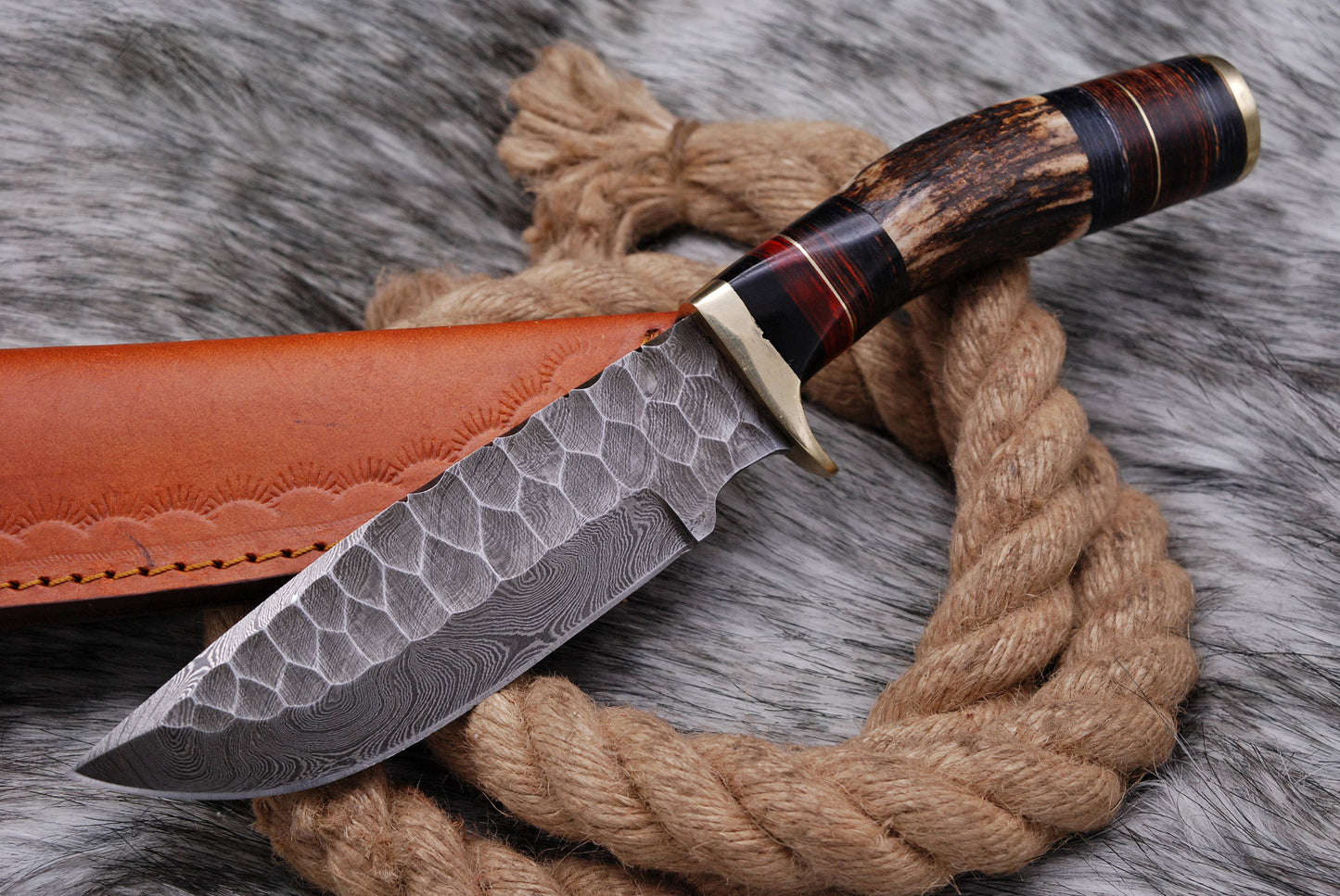 Damascus Steel Knife - Gift for Weddings, Groomsmen, or Father's Day