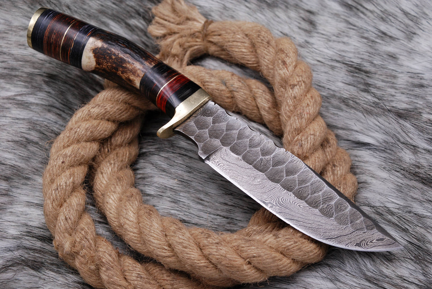 Damascus Steel Knife - Gift for Weddings, Groomsmen, or Father's Day