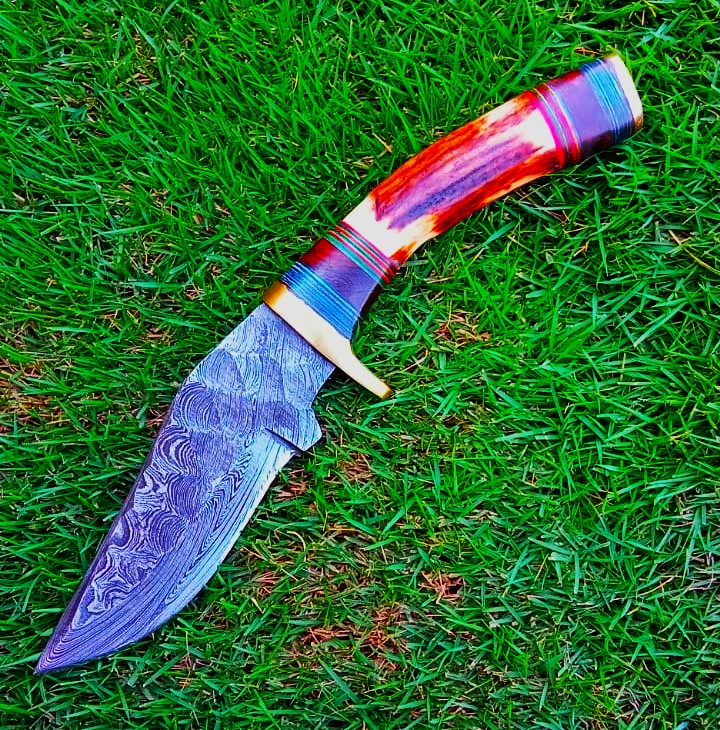 Custom Handmade Damascus Steel Blade Camping Skinner Knife Stage Handle