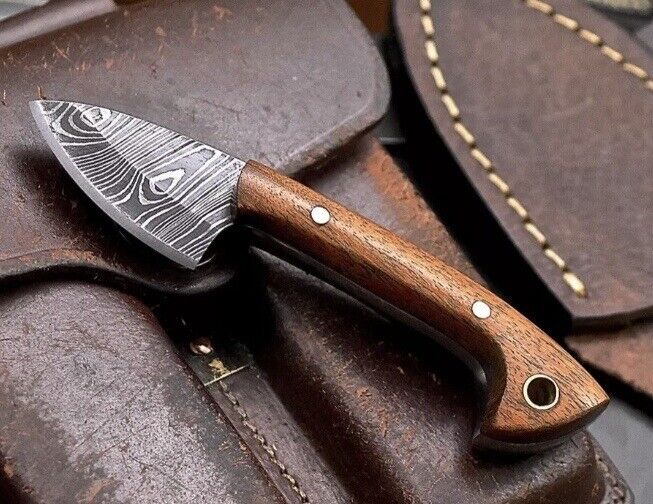 Handmade Damascus Steel Outdoor Hunting Skinning Knife Wood Handle with Sheath