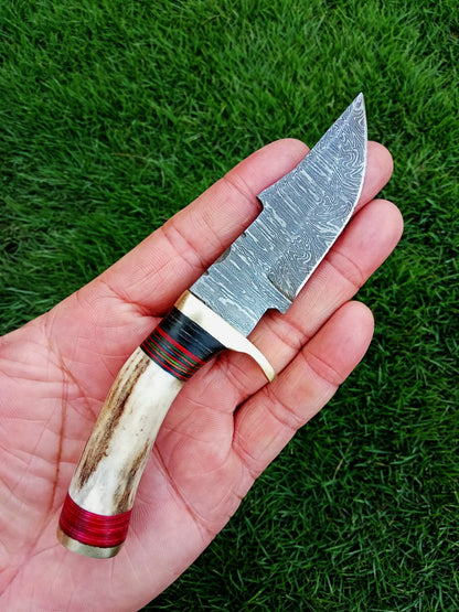 Handmade Damascus Steel Skinner Outdoor Camping Adventure Knife