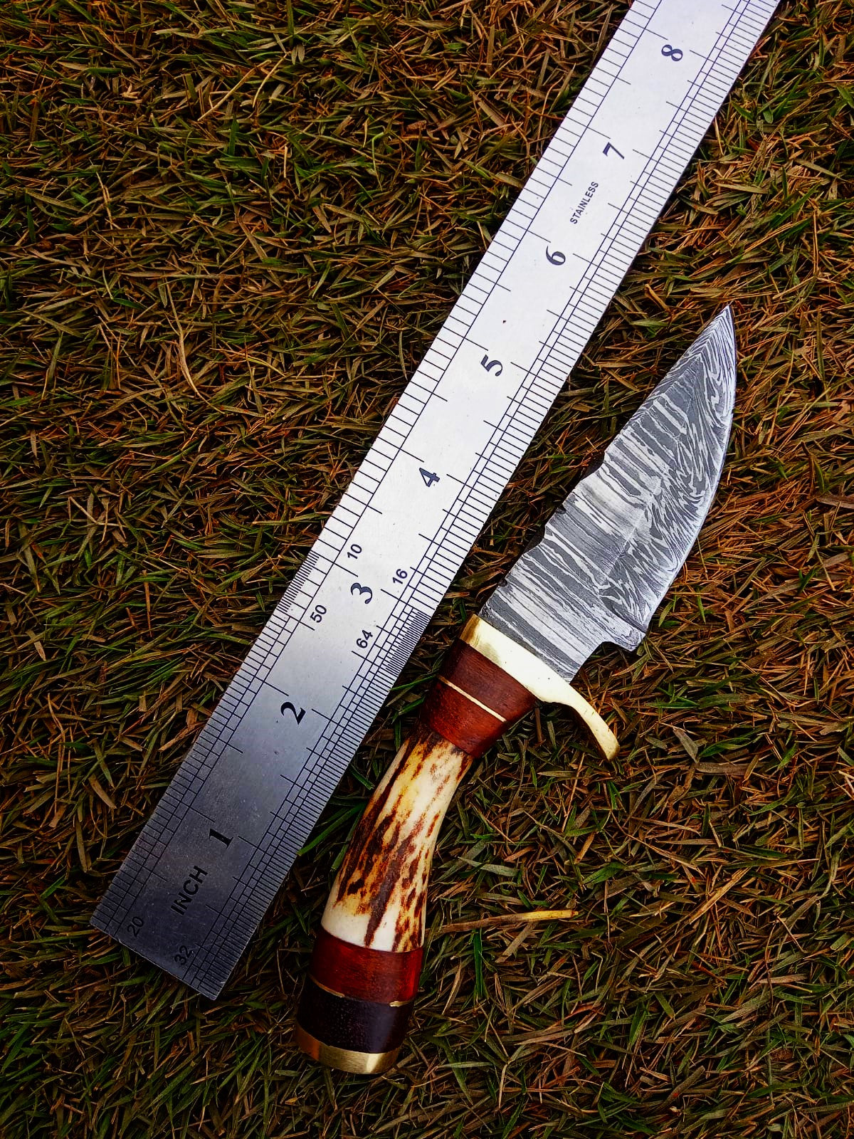 Custom Handmade Damascus Steel Blade Camping Skinner Knife Stage Handle