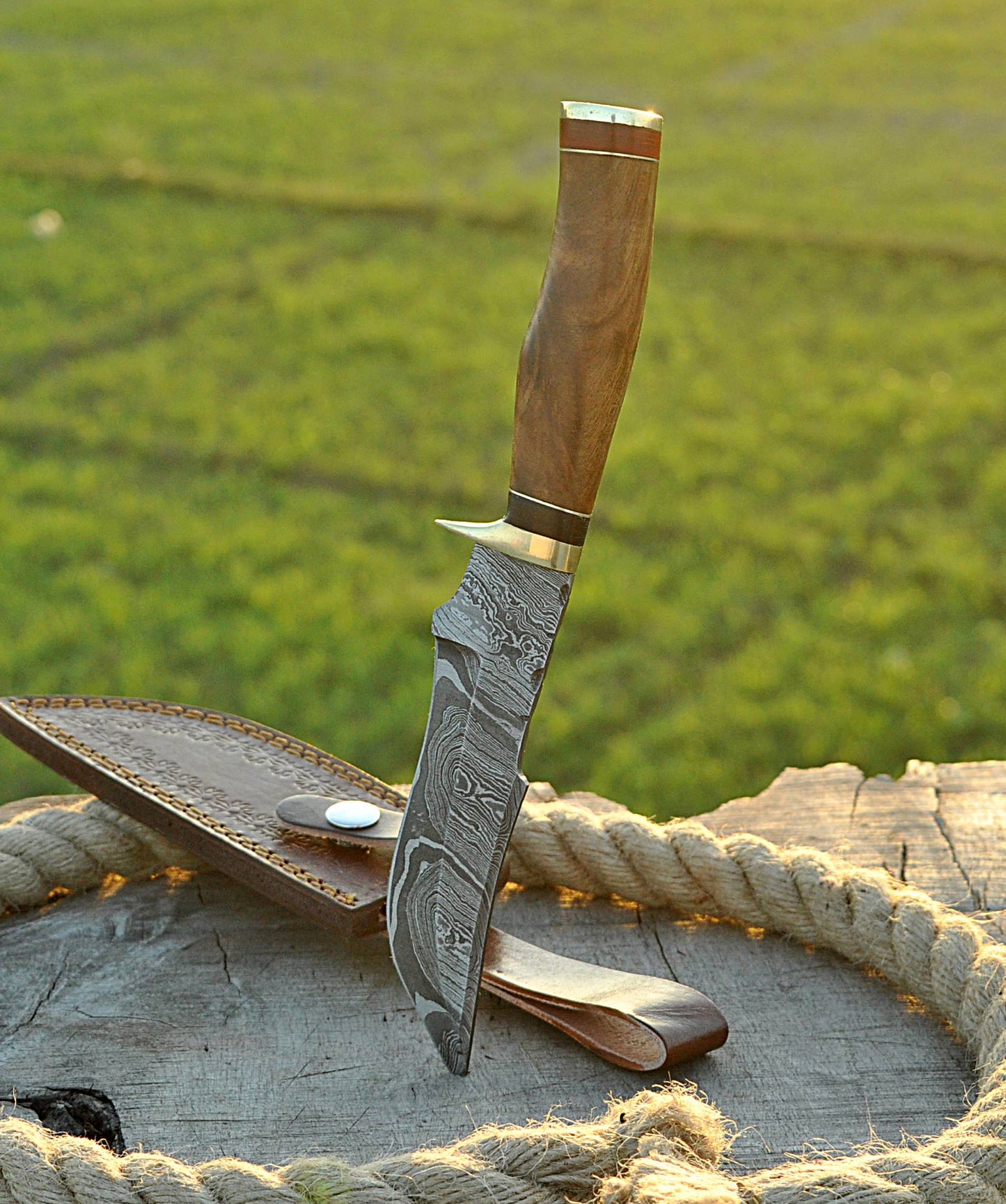 Handmade Damascus Steel Hunting Skinner Bushcraft Knife Wood Handle