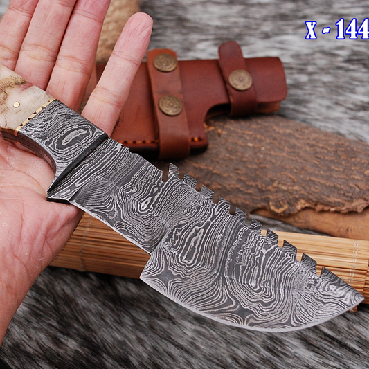 Handmade Damascus Steel Buck Hunting Knife Full Tang Ram Horn Handle Ideal Tactical