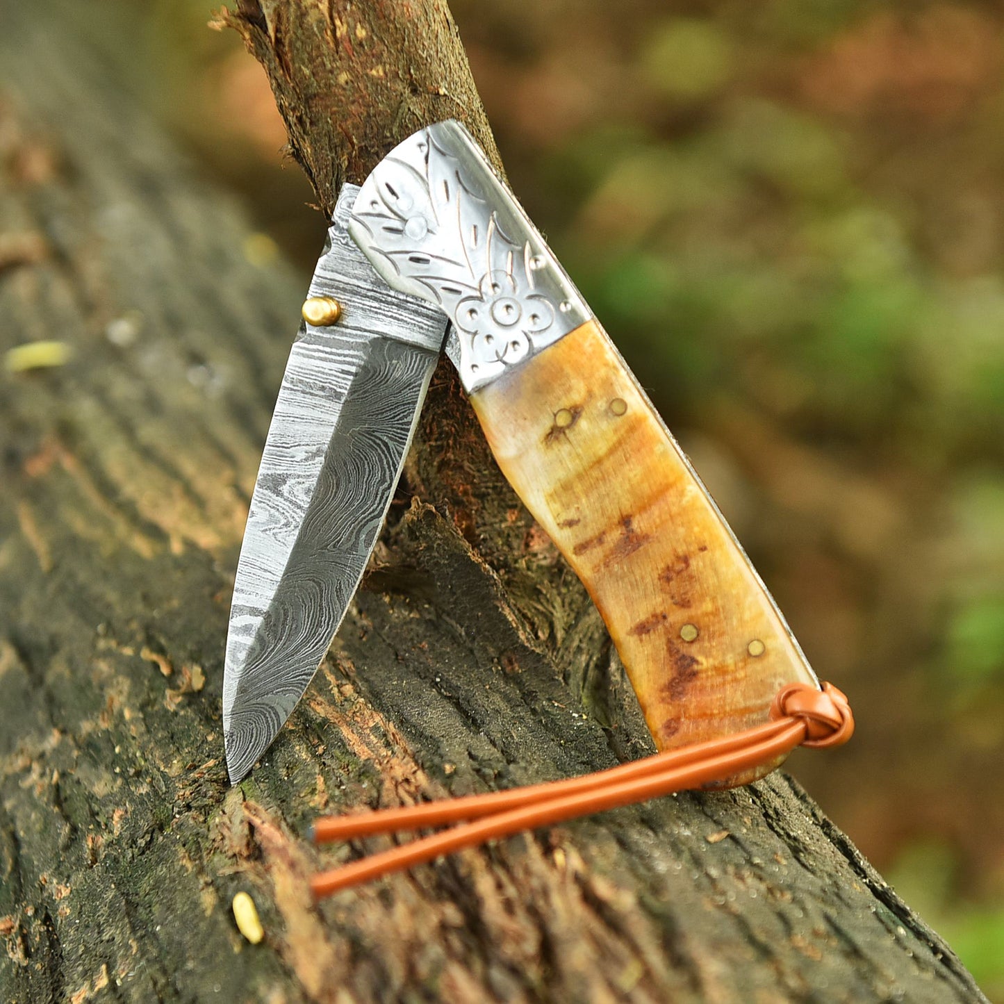 Luxury Handmade Folding Pocket Knife Damascus Blade Ram Horn Handle