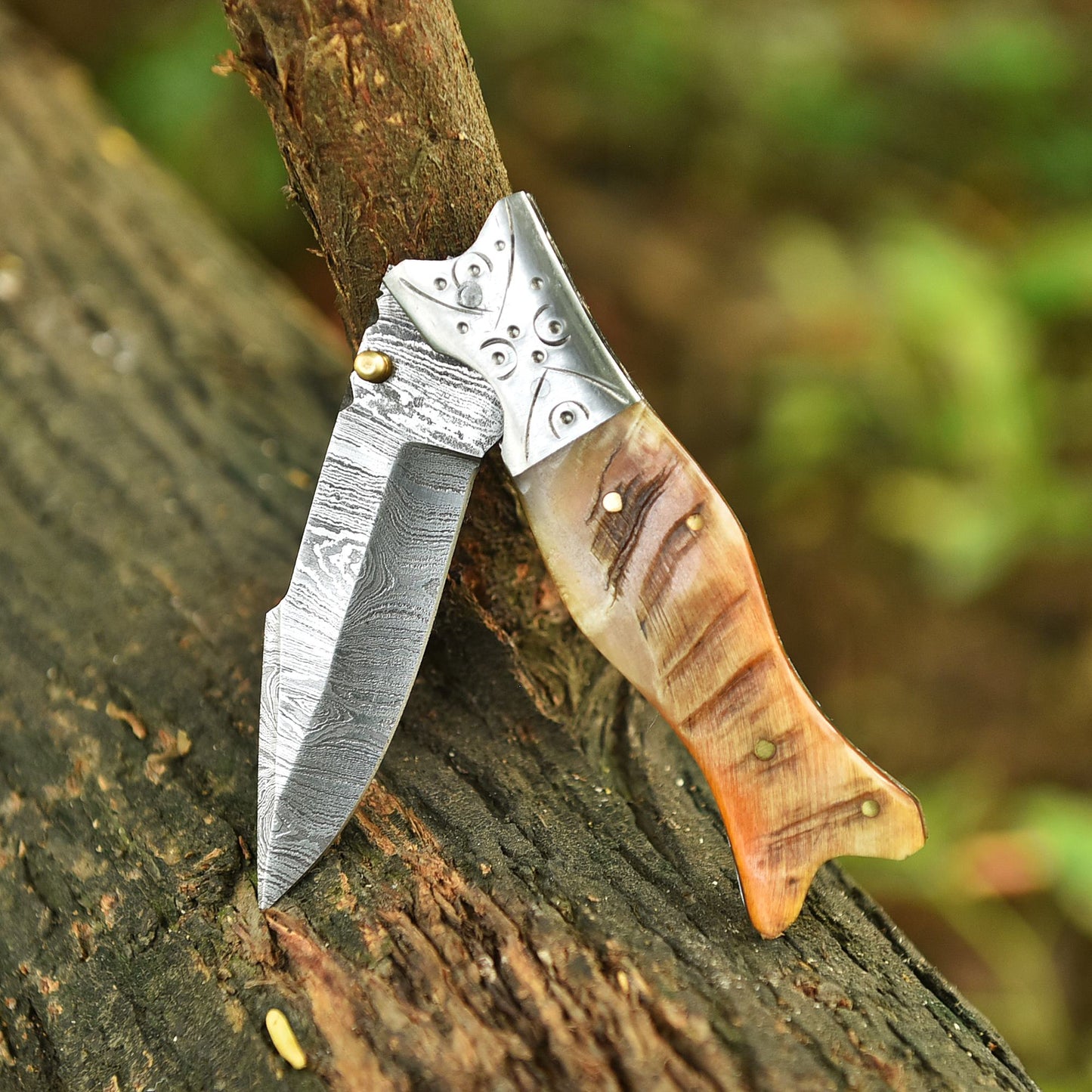 Handmade Damascus Pocket Knife Folding Blade Camping  Knife Ram Horn Handle