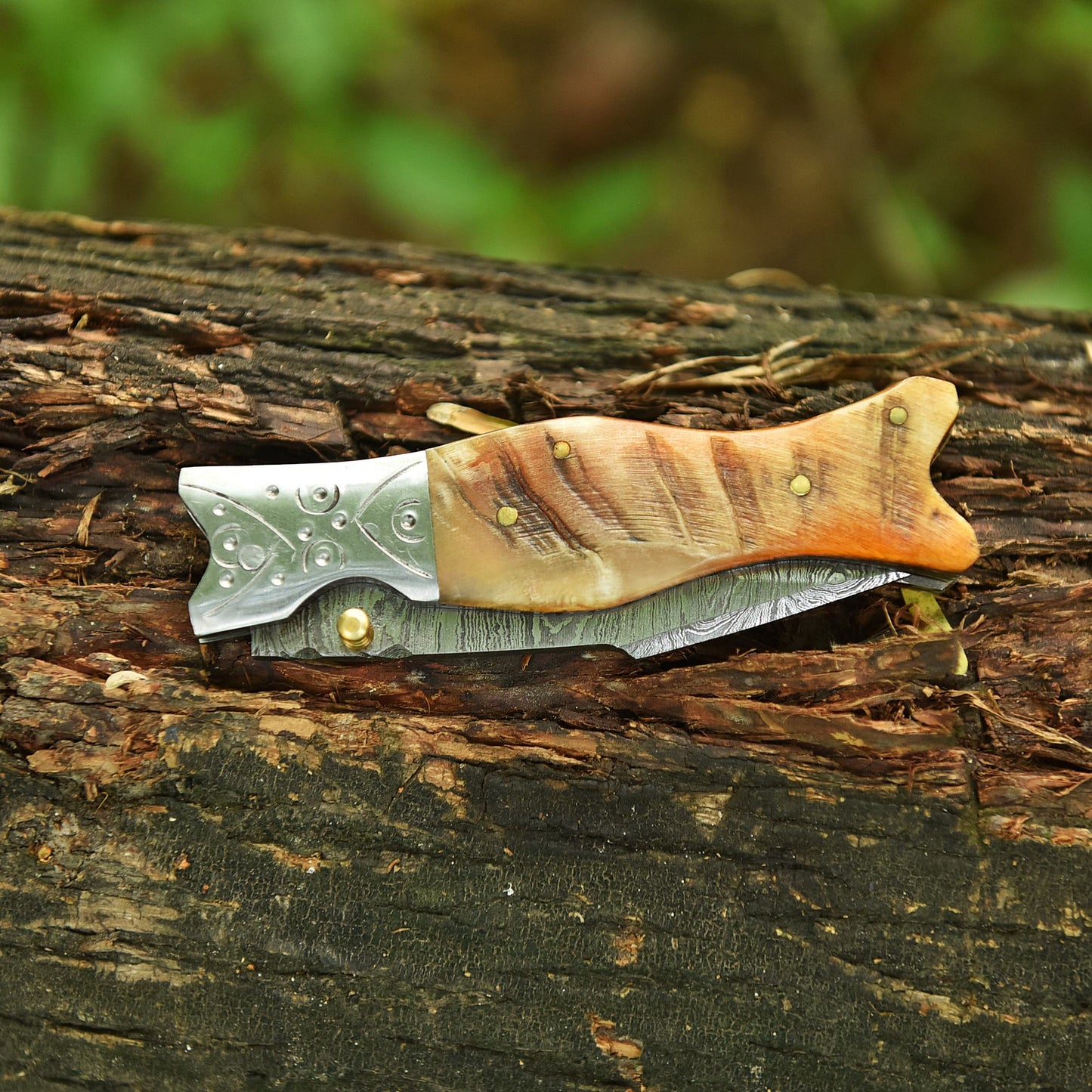 Handmade Damascus Pocket Knife Folding Blade Camping  Knife Ram Horn Handle