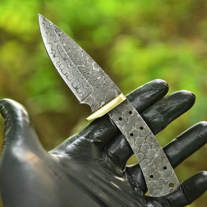 Handcrafted Damascus Steel Fixed Blade Blank Blade Knife Brass Guard