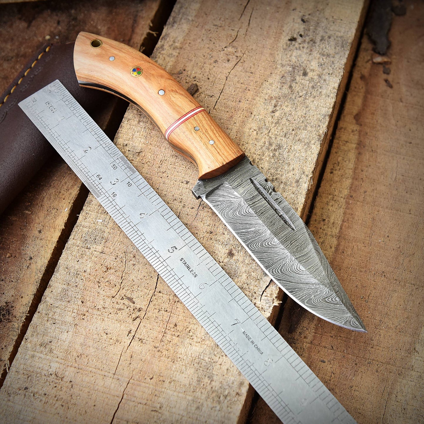 Handmade Damascus Steel Outdoor Hunting Skinner Knife Wood Handle