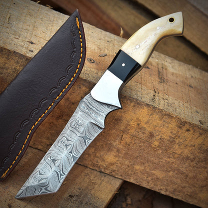 Outdoor Hunting Handmade Damascus Steel Blade Skinning Knife With Sheath