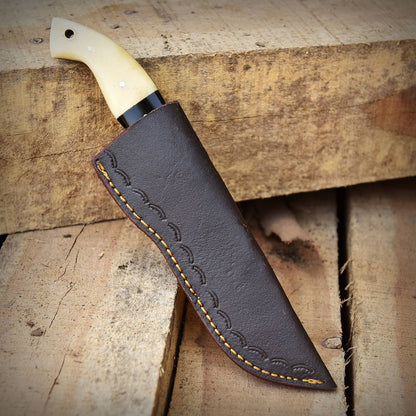 Outdoor Hunting Handmade Damascus Steel Blade Skinning Knife With Sheath