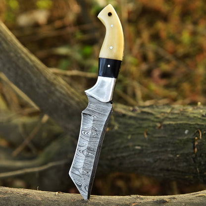 Outdoor Hunting Handmade Damascus Steel Blade Skinning Knife With Sheath