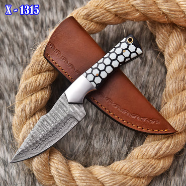 Handmade Damascus Steel Skinner Knife Resin Steel Bolster Handle Full Tang