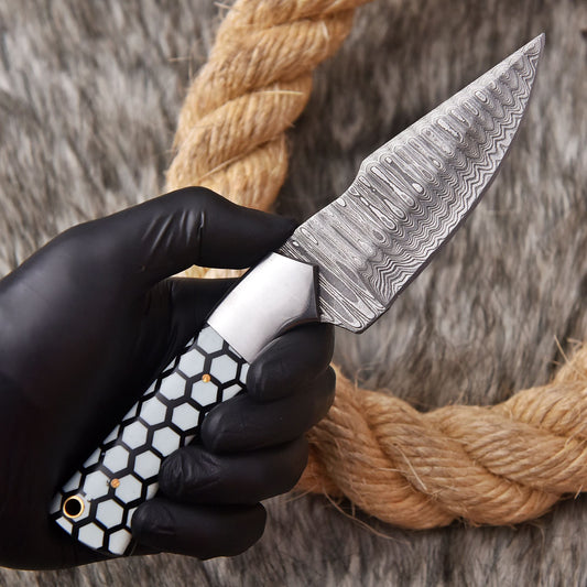 Handmade Damascus Steel Skinner Knife Resin Steel Bolster Handle Full Tang