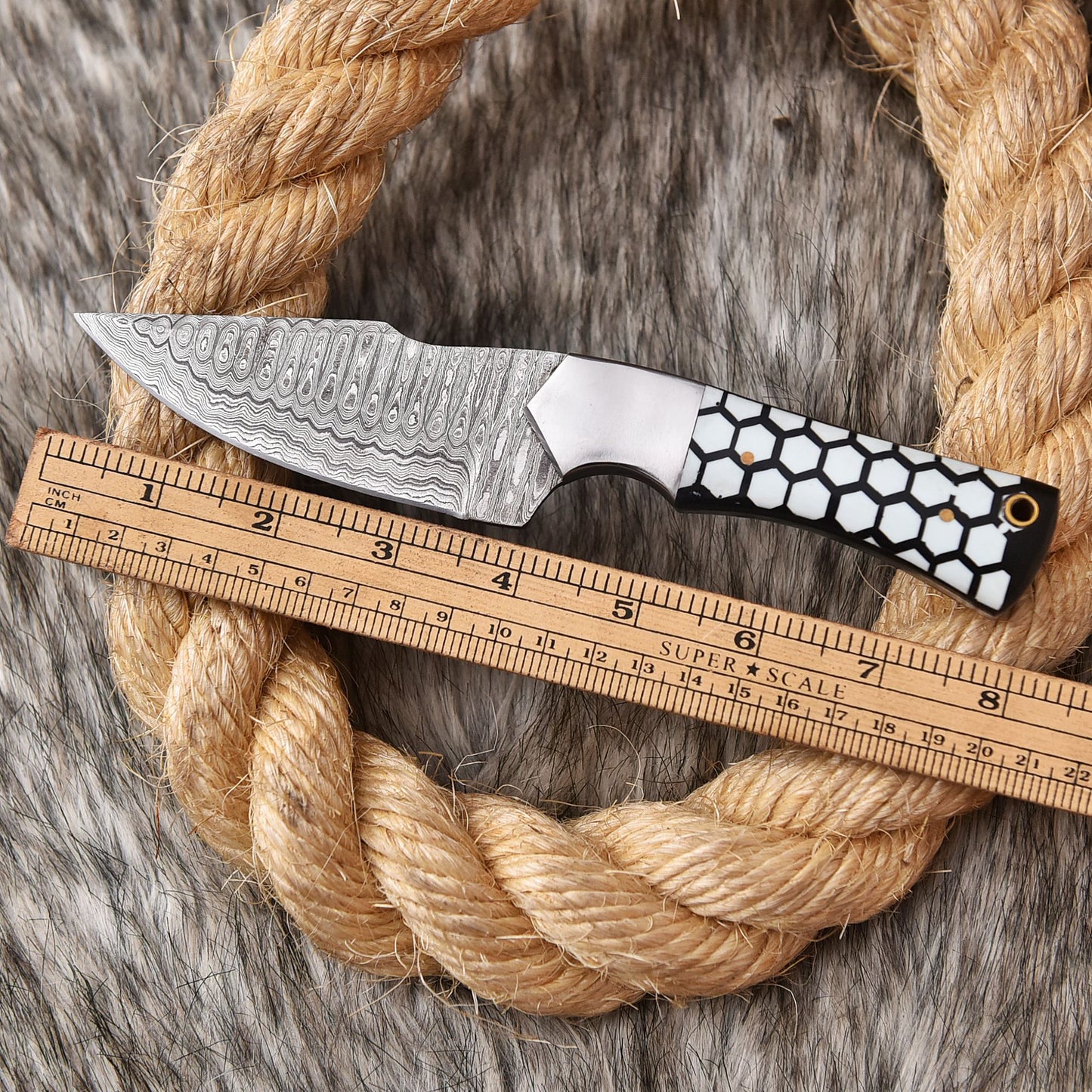 Handmade Damascus Steel Skinner Knife Resin Steel Bolster Handle Full Tang