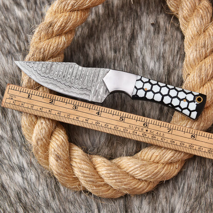 Handmade Damascus Steel Skinner Knife Resin Steel Bolster Handle Full Tang