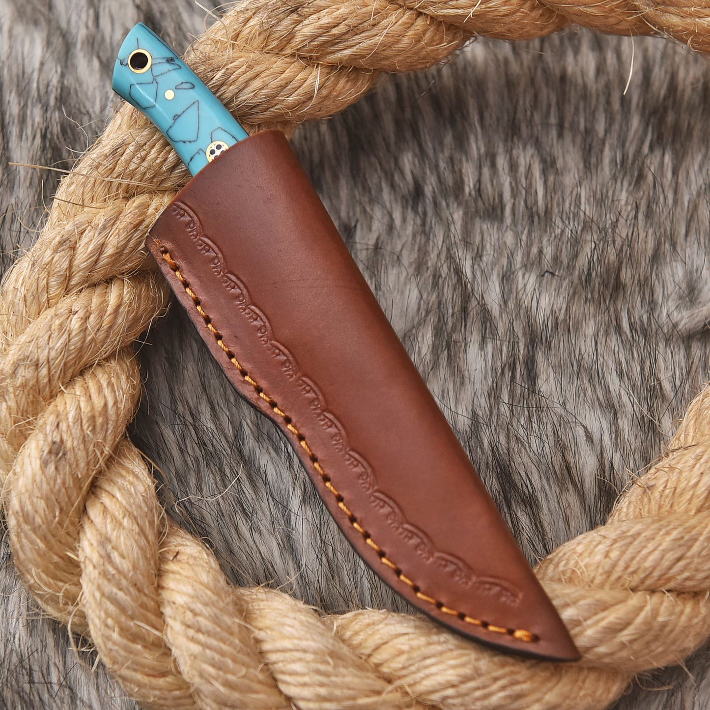 Hand Forged Damascus Steel Full Tang Skinner Camping Knife Resin Handle