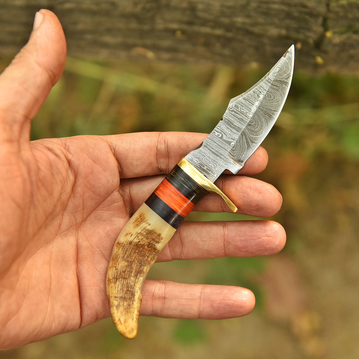 Hand Forged Damascus Steel Fixes Blade Outdoor Skinner Knife Stage Handle