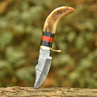 Hand Forged Damascus Steel Fixes Blade Outdoor Skinner Knife Stage Handle