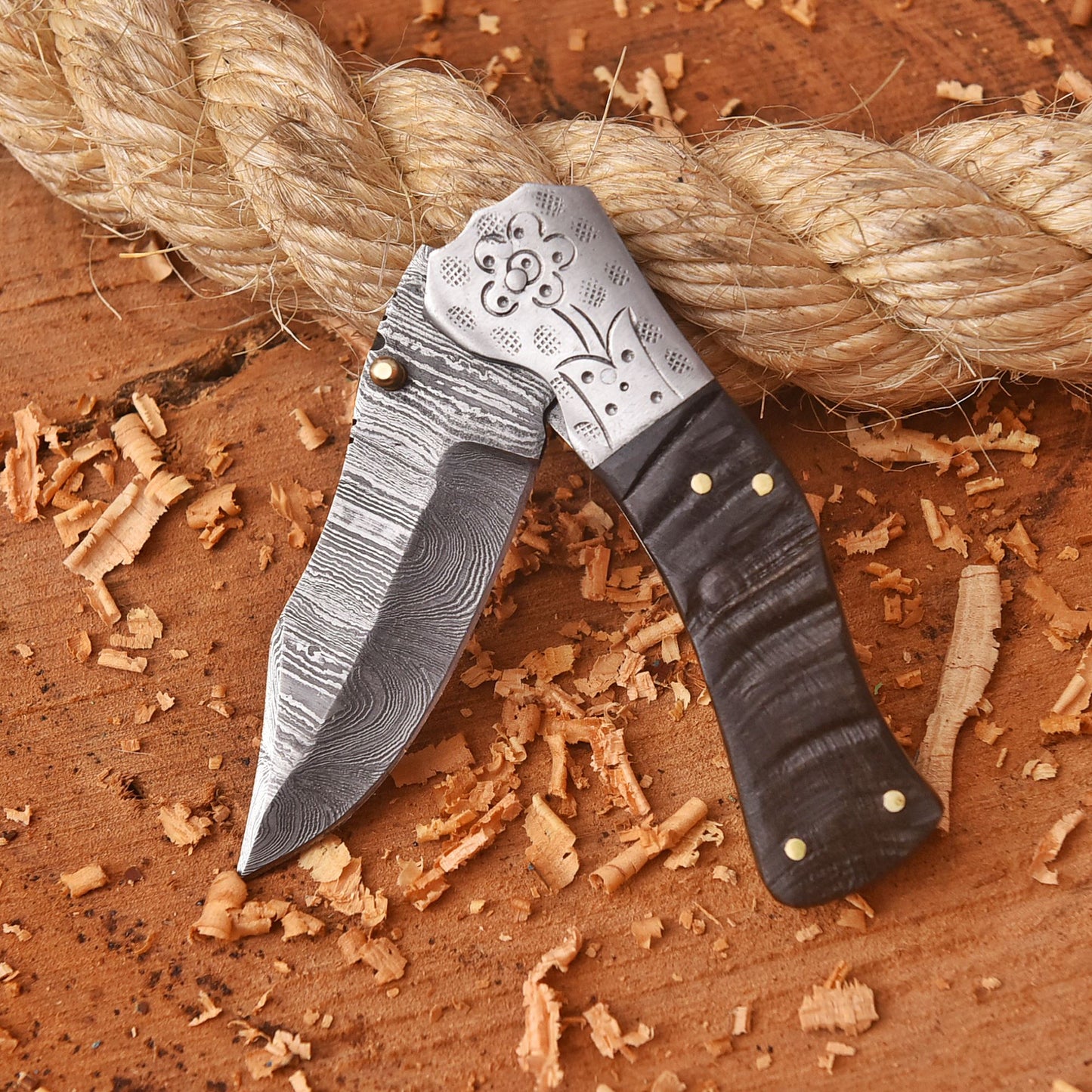 Handmade Damascus Folding Blade Pocket Knife Ram Horn Handle Camping Knife