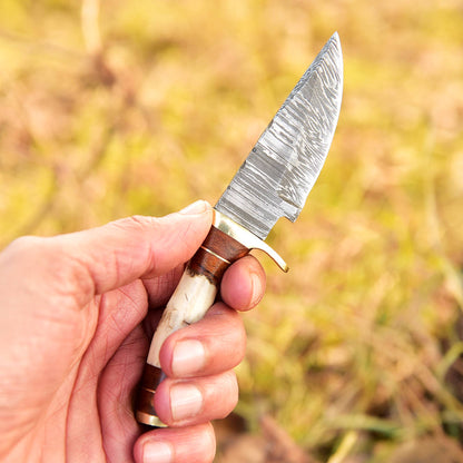 Custom Handmade Damascus Steel Blade Camping Skinner Knife Stage Handle