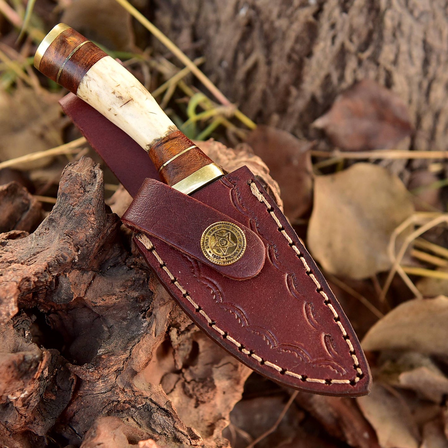 Custom Handmade Damascus Steel Blade Camping Skinner Knife Stage Handle