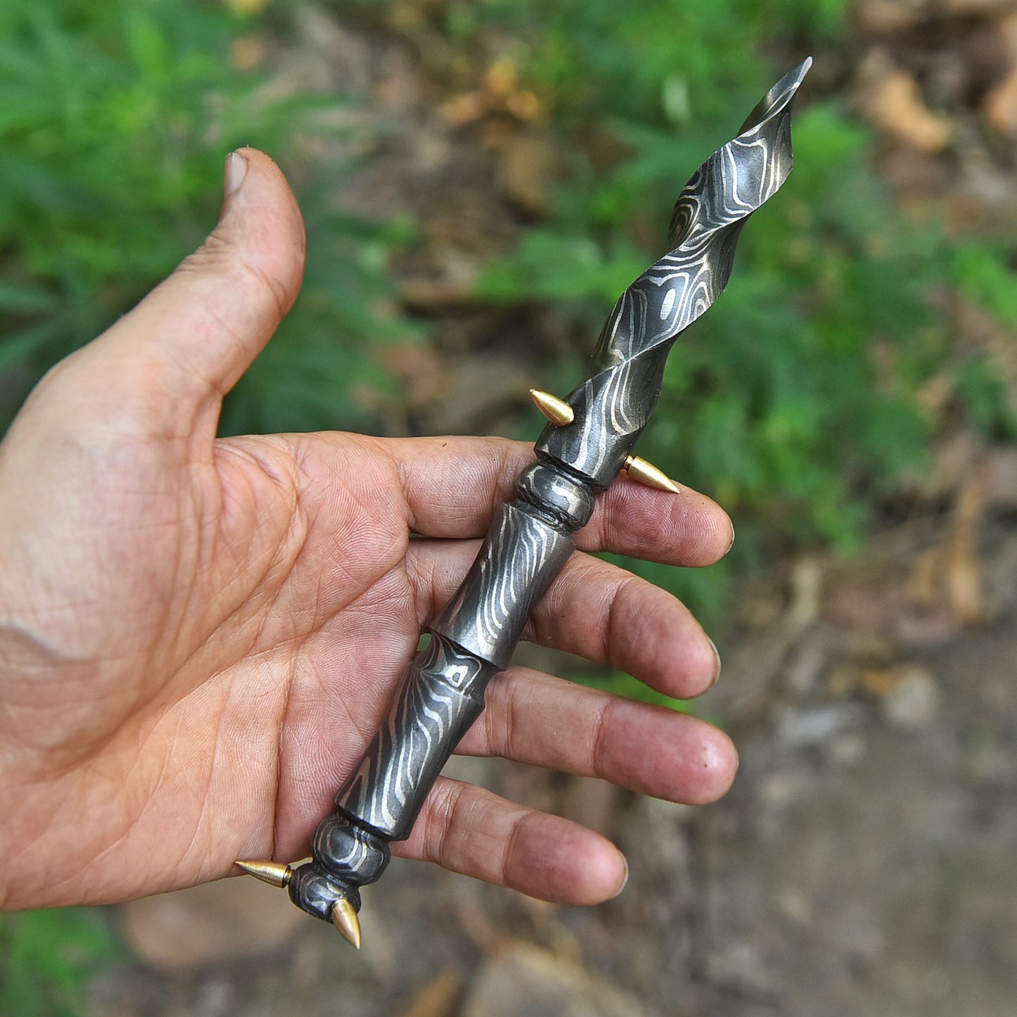 Handcrafted Collector’s Damascus Steel Twist Blade Dagger