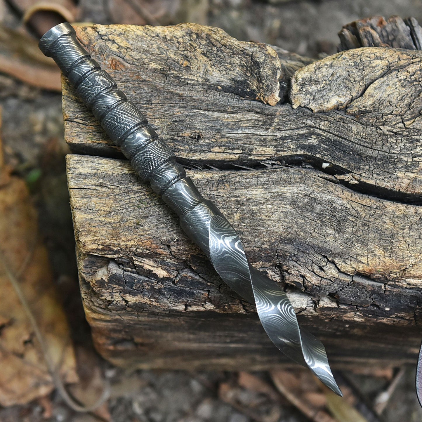Hand Forged Outdoor Camping Adventure Damascus Twist Blade Dagger