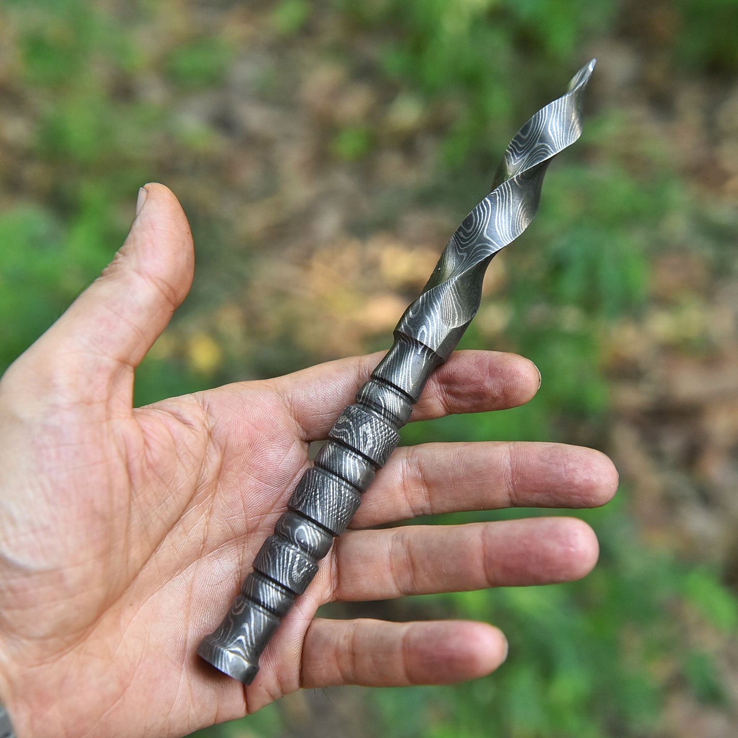 Hand Forged Outdoor Camping Adventure Damascus Twist Blade Dagger