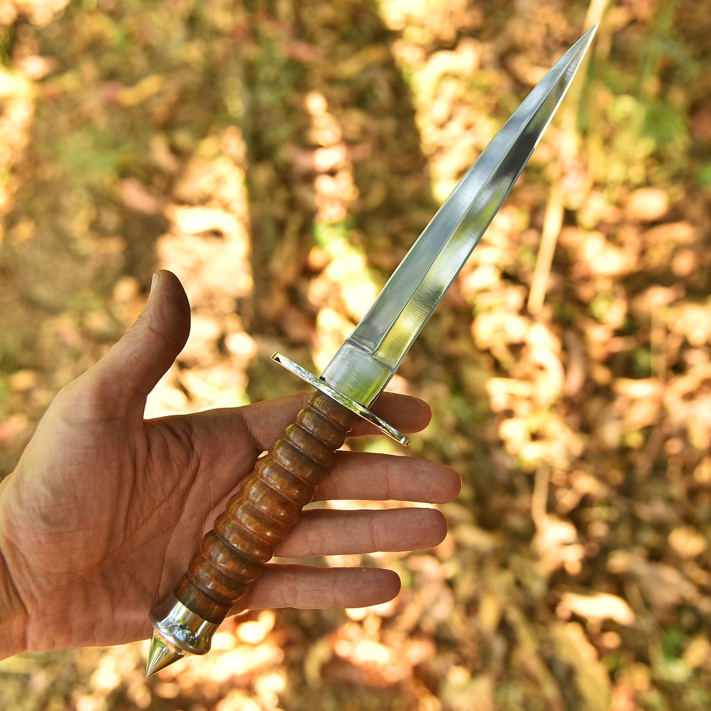 High Performance Double Edge Carbon Steel High Polish Dagger Wood Handle