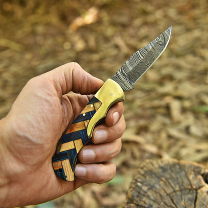 Artisan Crafted Damascus Steel Folding Blade Pocket Knife Collector’s Choice