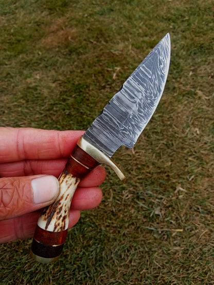 Custom Handmade Damascus Steel Blade Camping Skinner Knife Stage Handle