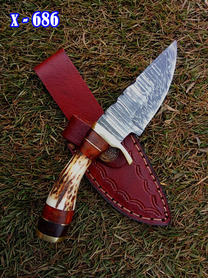 Custom Handmade Damascus Steel Blade Camping Skinner Knife Stage Handle