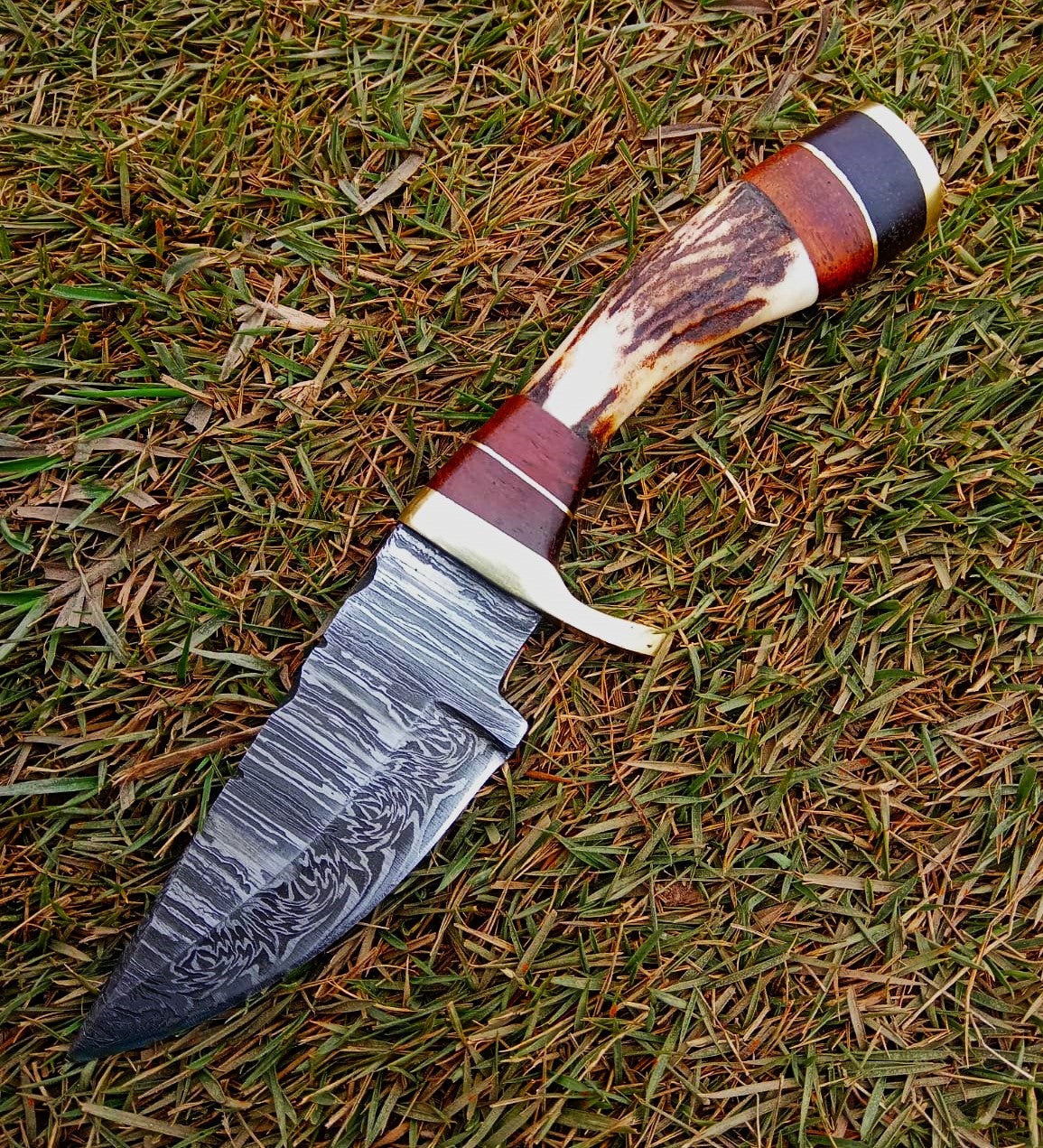 Custom Handmade Damascus Steel Blade Camping Skinner Knife Stage Handle